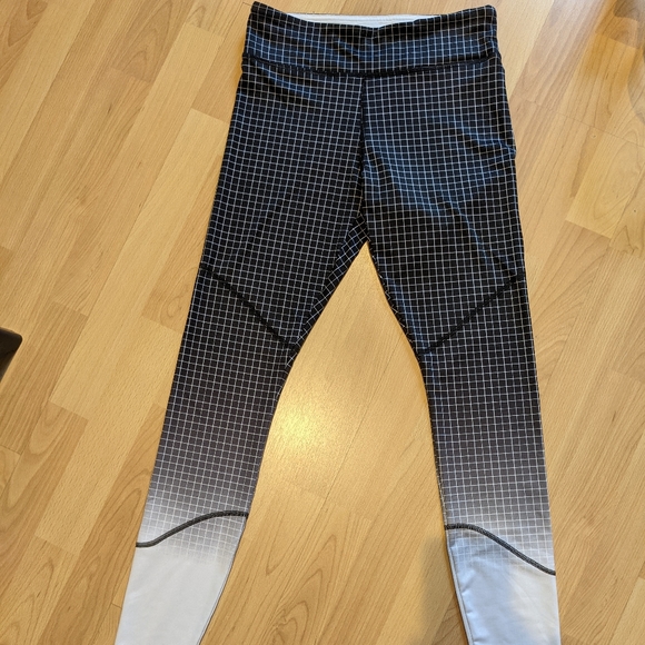 Forever 21 workout legging size small - Picture 3 of 3